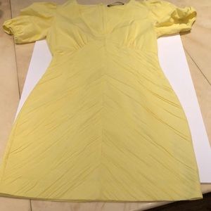 Form-fitting summer dress with puff sleeves